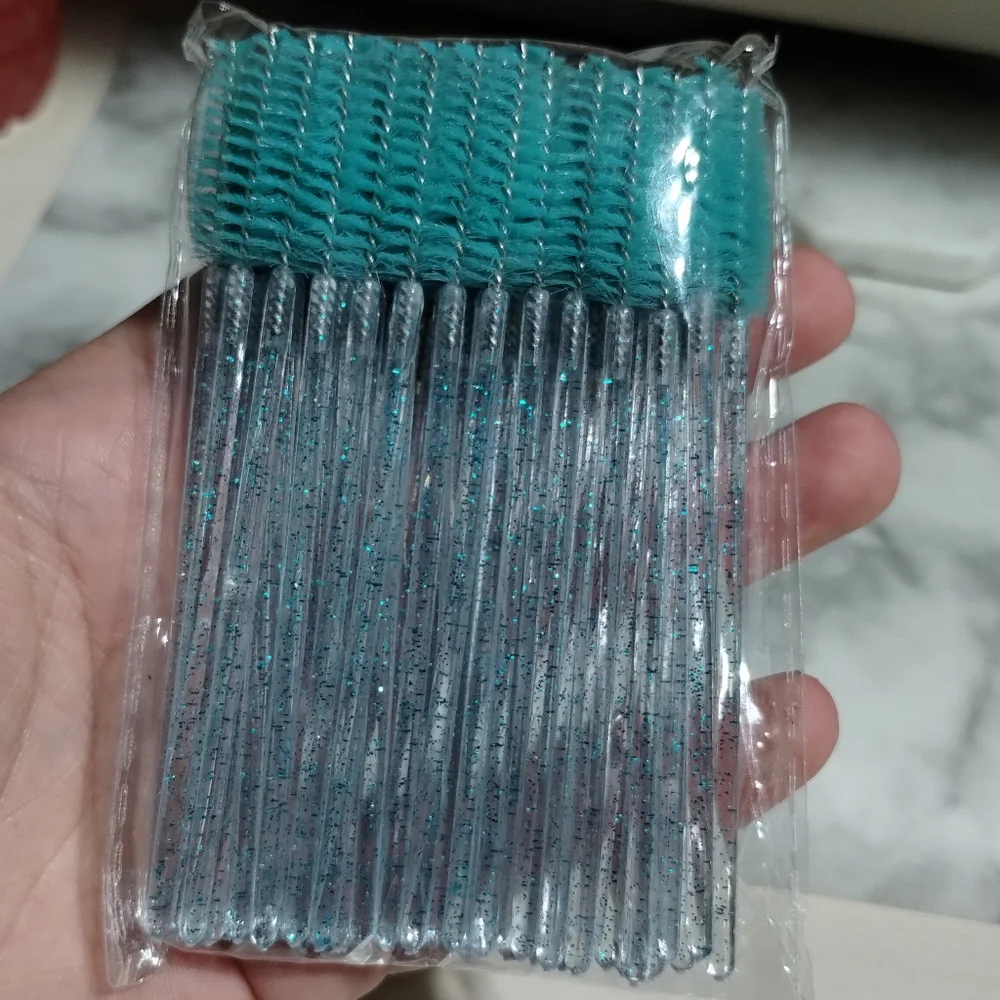 Aqua Glitter Eyelash Brushes